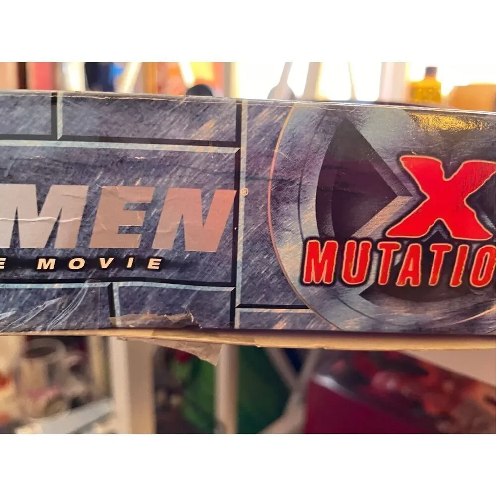2000 Toy Biz Marvel X-Men The Movie X Mutations Classic & Movie Wolverine Figure